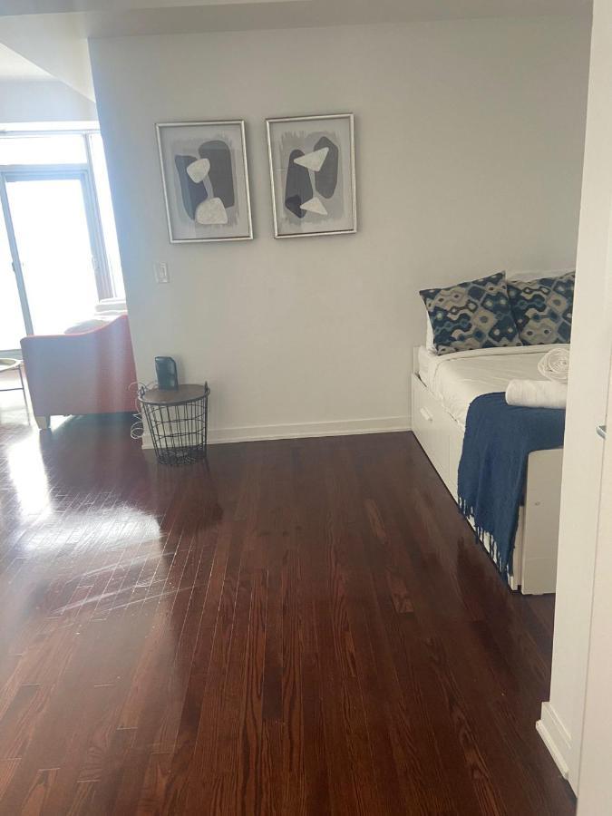 Elegant Waterfront Downtown / Unobstructed Cn Tower View * Toronto